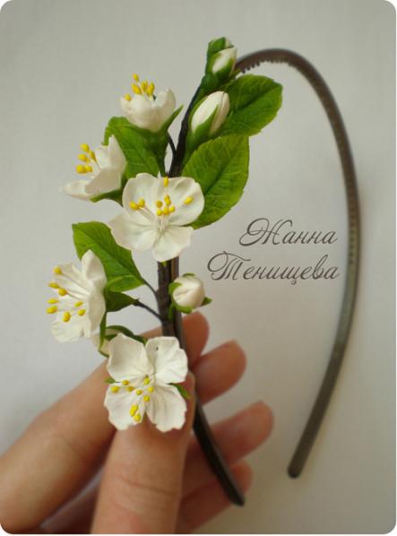 Ободок с веточкой жасмина